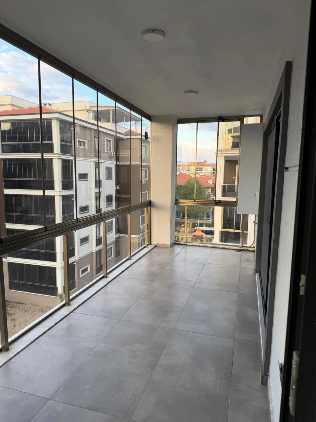 EDREMİT CENNETAYAĞI MAHALLESİNDE PRESTİJ 3 KONUTLARINDA 3+1 AYRI MUTFAK KAPALI GARAJLI LÜX SİTE KONSEPTLİ DAİRE - Görsel 9