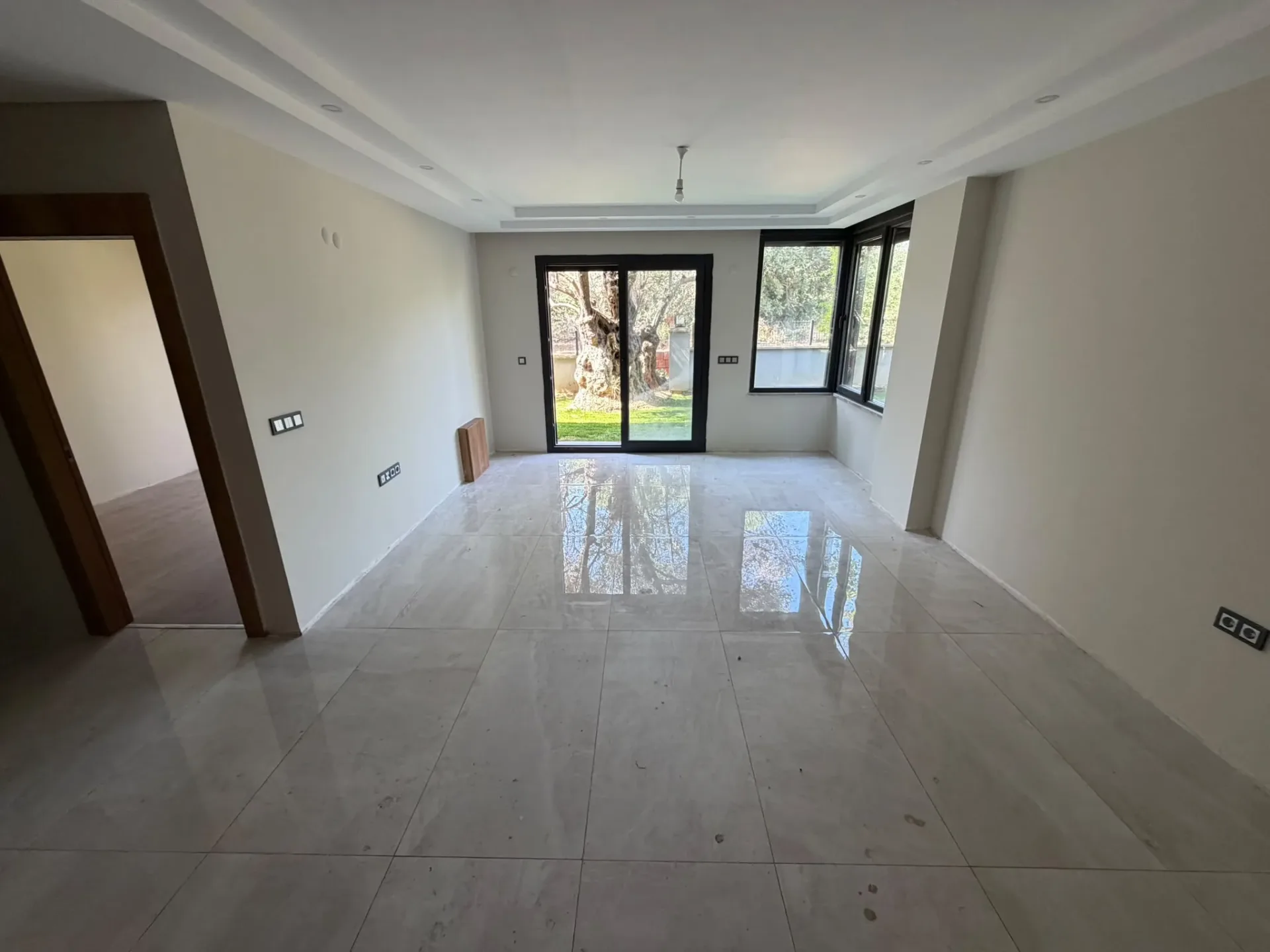ALTINOLUK SAHİLİNDE  BAHÇE KULLANIMLI DENİZE 200 METRE MESAFEDE MUHTEŞEM DAİRE - Görsel 25