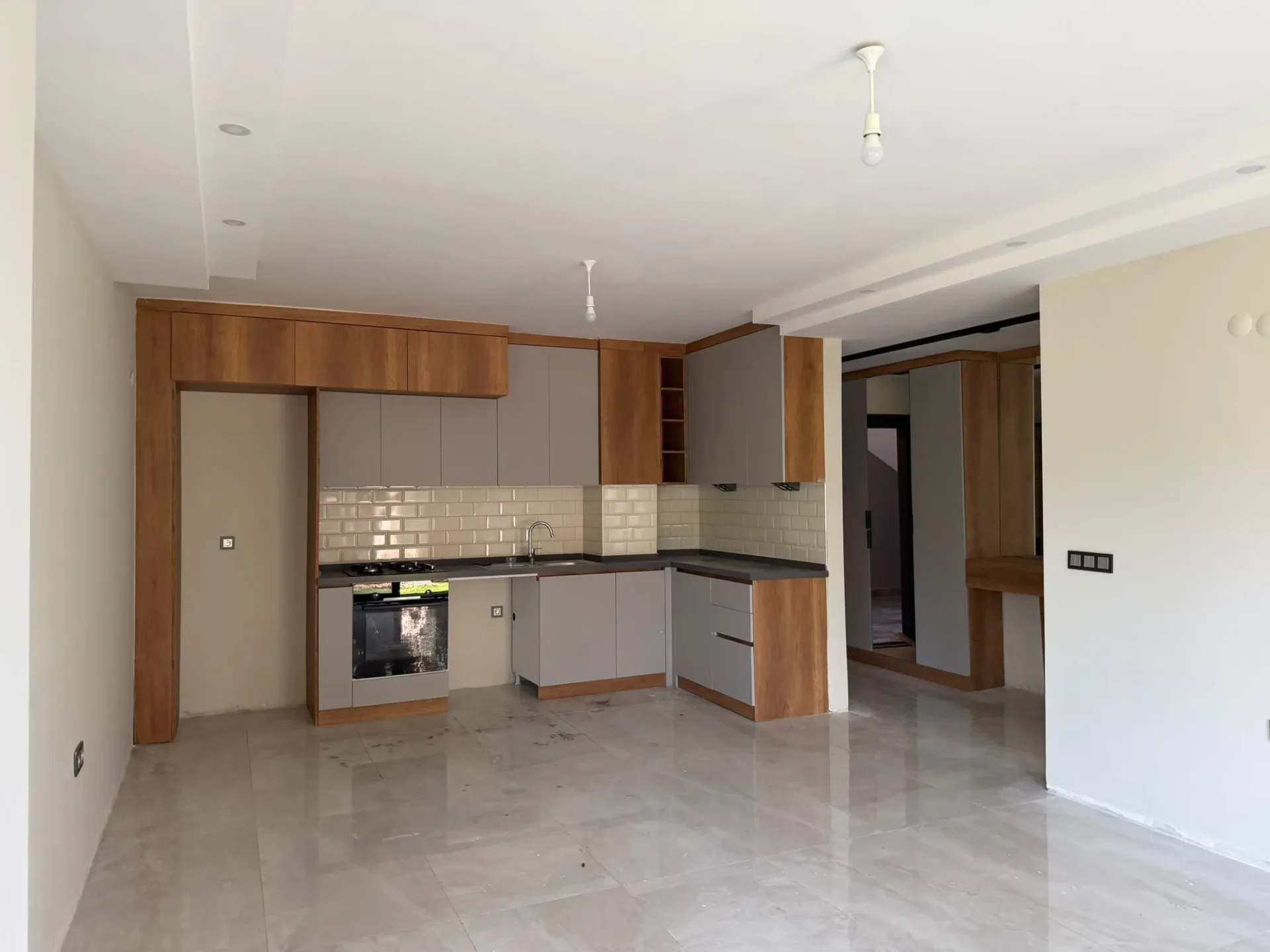 ALTINOLUK SAHİLİNDE  BAHÇE KULLANIMLI DENİZE 200 METRE MESAFEDE MUHTEŞEM DAİRE - Görsel 9