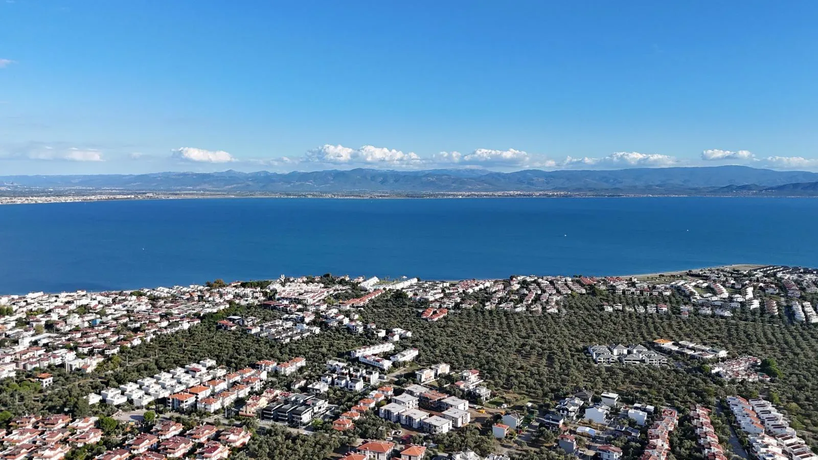GÜRE SAHİLDE 650 METREKARE KÖŞE PARSEL DENİZ MANZARALI %15 İMARLI ARSA - Görsel 7