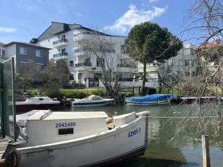 AKÇAYDA SARIKIZDA CADDE ÜSTÜ SIFIR BİNA DENİZE ÇOK YAKIN 2+1 AMERİKAN MUTFAK LÜX DAİRE - Görsel 23