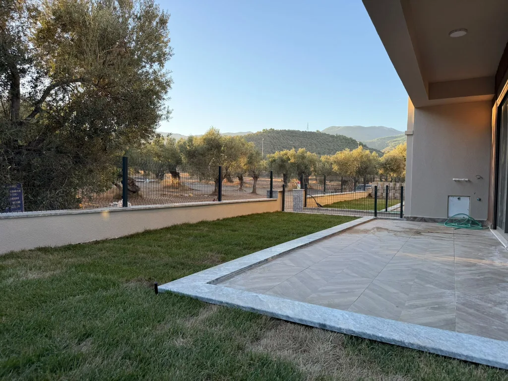 GÜRE SAHİLİNDE MÜSTAKİL TADINDA 2+1 BAHÇE KULLANIMLI SIFIR DAİRE - Görsel 3