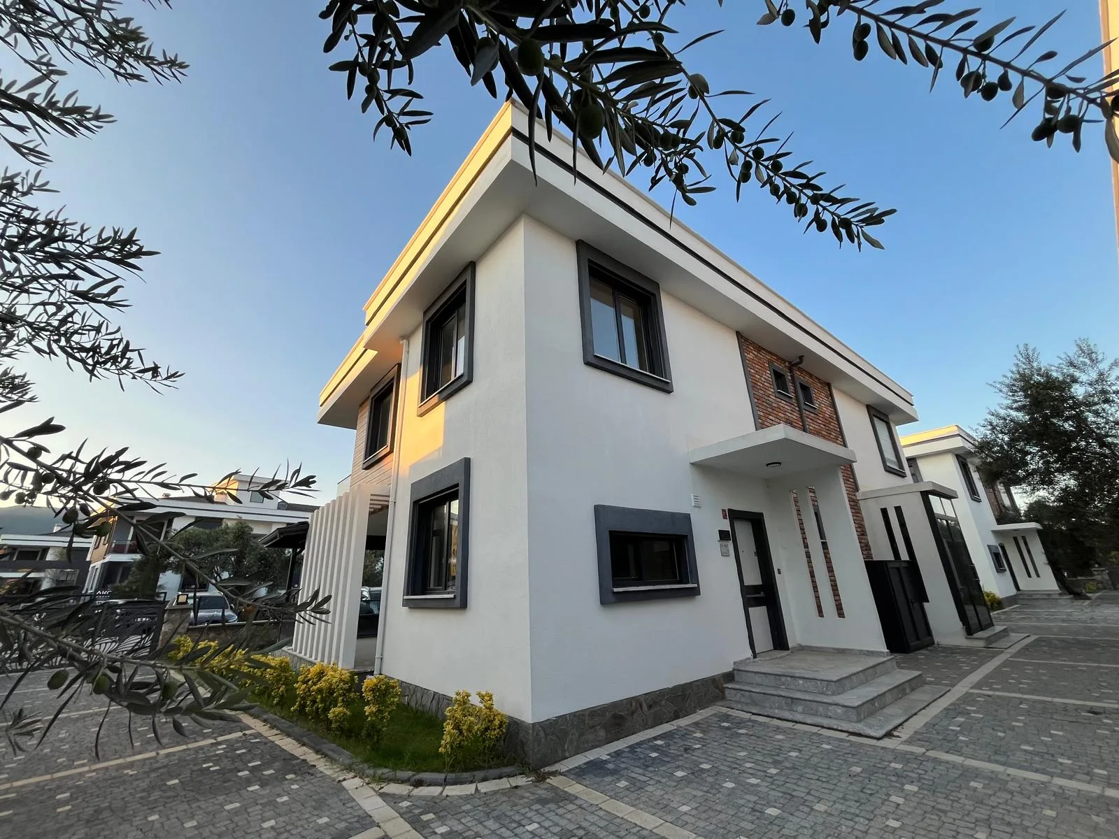 GÜRE SAHİLİNDE ULTRA LÜX SİTE İÇERİSİNDE 3+1 AYRI MUTFAK VİLLA - Görsel 4
