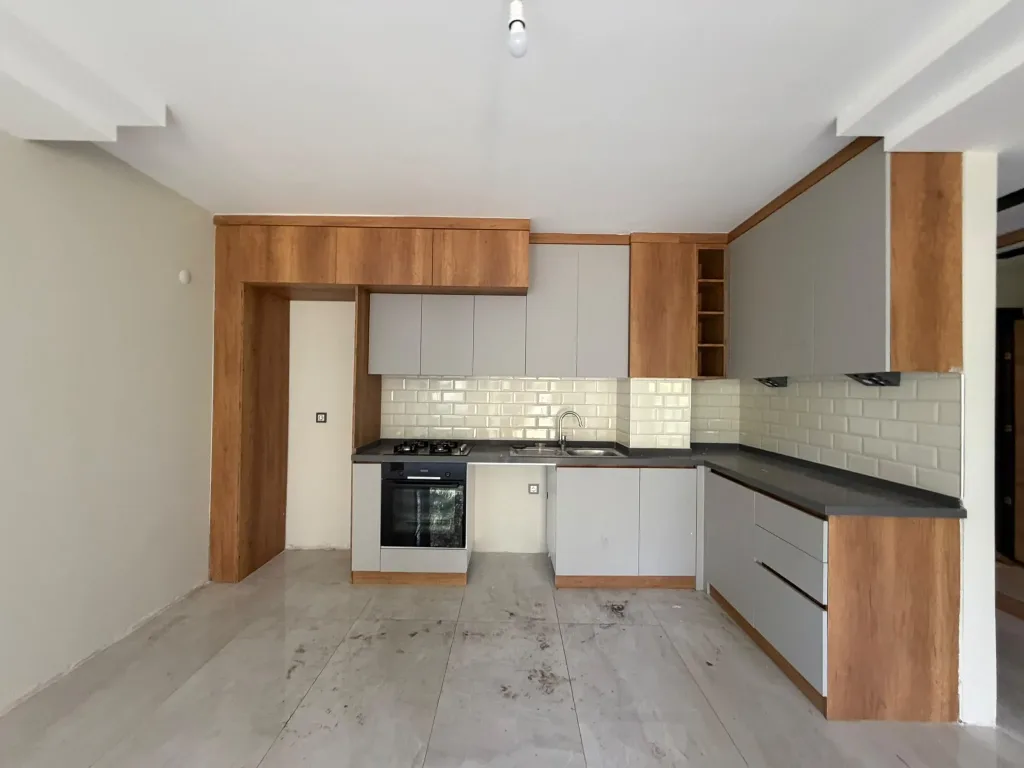 ALTINOLUK SAHİLİNDE  BAHÇE KULLANIMLI DENİZE 200 METRE MESAFEDE MUHTEŞEM DAİRE - Görsel 10