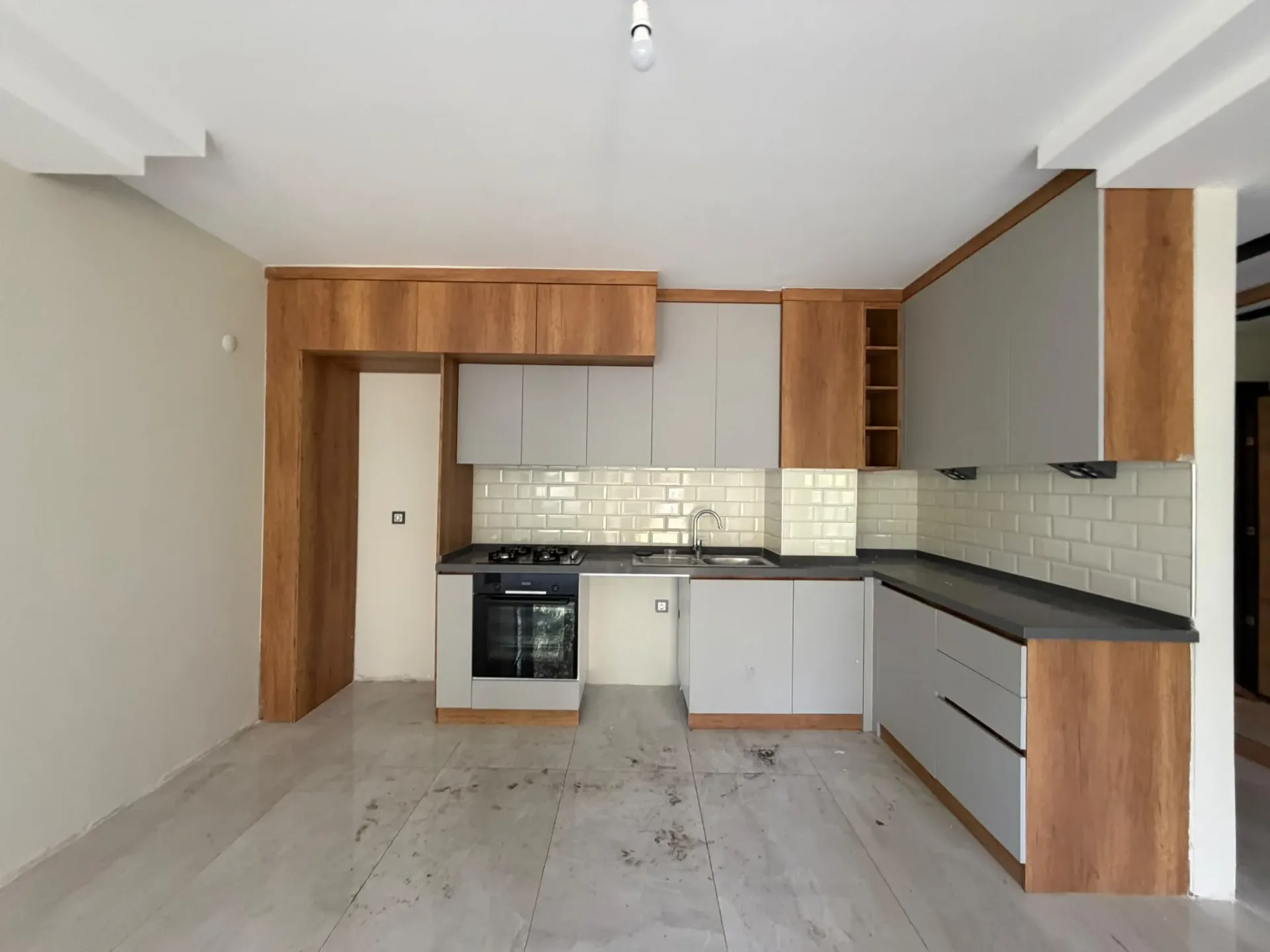 ALTINOLUK SAHİLİNDE  BAHÇE KULLANIMLI DENİZE 200 METRE MESAFEDE MUHTEŞEM DAİRE - Görsel 10