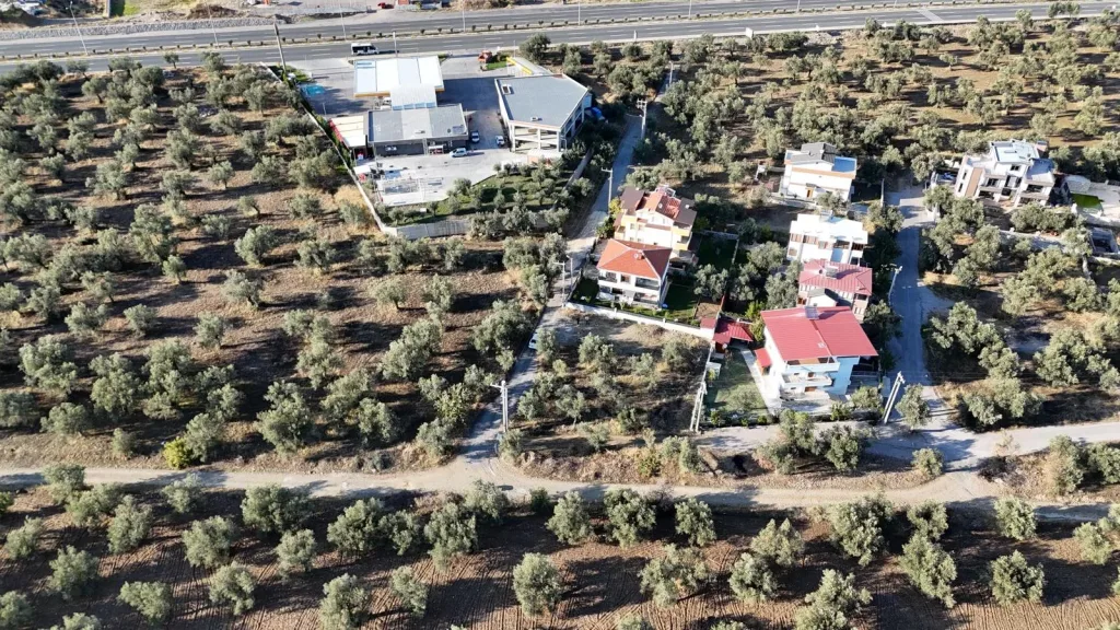 GÜRE SAHİLDE 650 METREKARE KÖŞE PARSEL DENİZ MANZARALI %15 İMARLI ARSA - Görsel 10