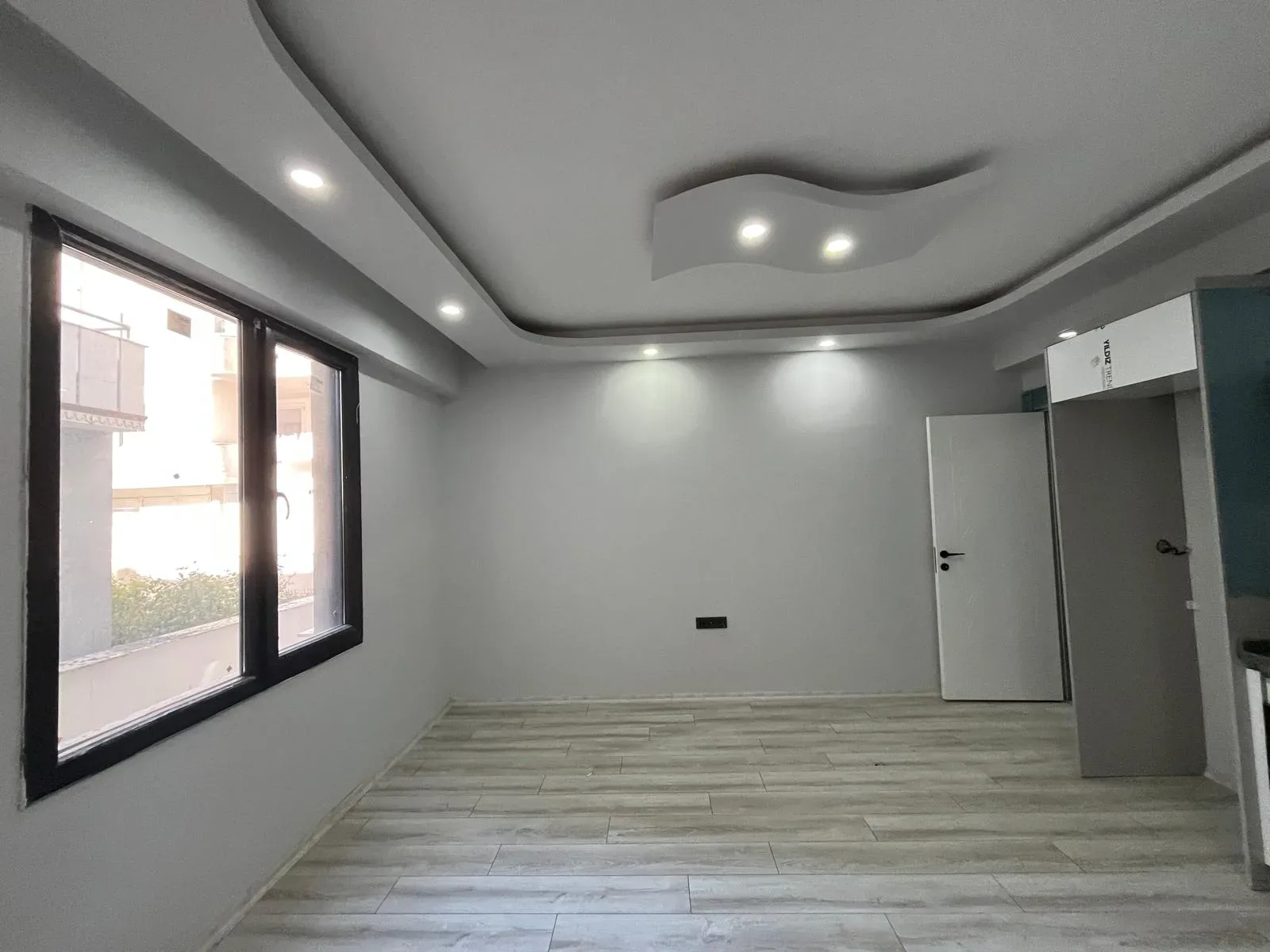 AKÇAY ÇAMLIYOL CADDESİNDE FIRSAT 1+1 SIFIR DAİRE - Görsel 11