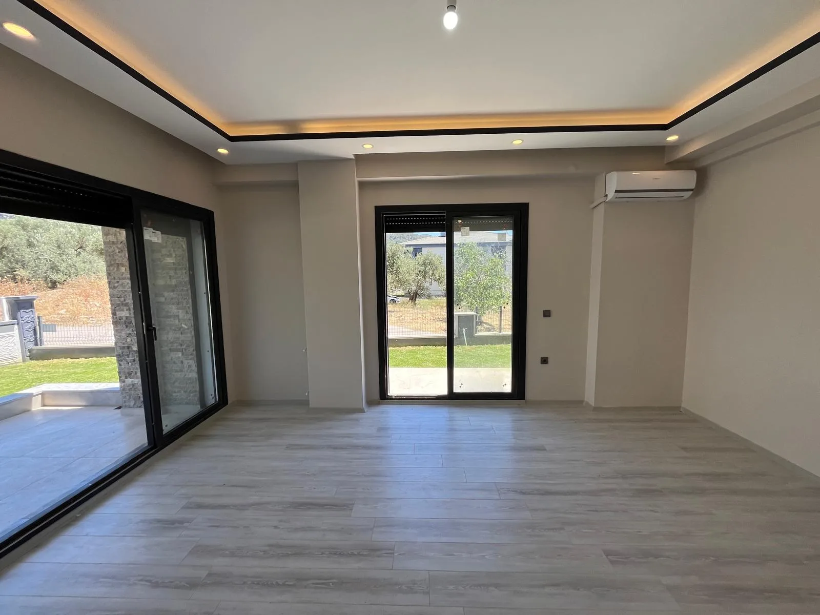 ALTINOLUK MERKEZDE FULL DENİZ MANZARALI 3+1 AYRI MUTFAK TRIPLEX GENİŞ BAHÇELİ VİLLA - Görsel 9