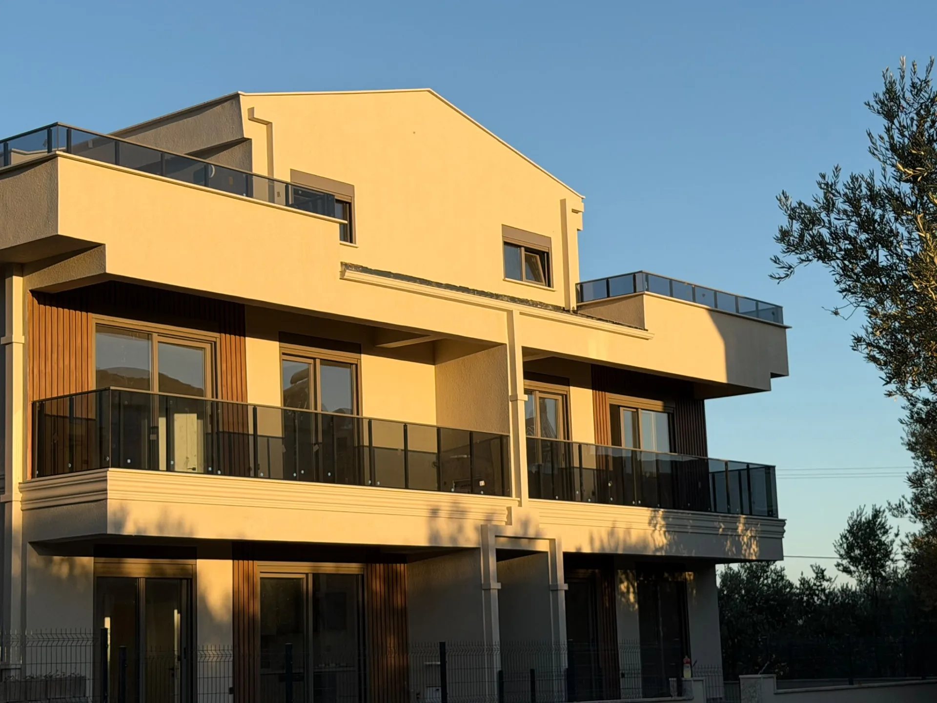 GÜRE SAHİLİNDE MÜSTAKİL TADINDA 2+1 BAHÇE KULLANIMLI SIFIR DAİRE - Görsel 31