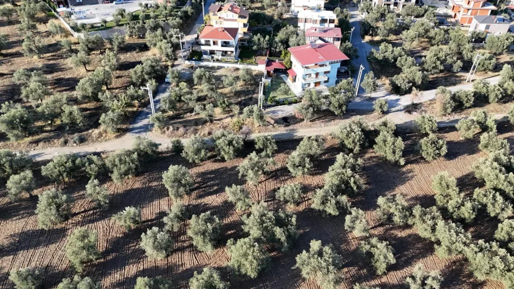 GÜRE SAHİLDE 650 METREKARE KÖŞE PARSEL DENİZ MANZARALI %15 İMARLI ARSA - Görsel 6
