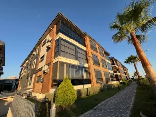 AKÇAYIN EN PRESTİJLİ SİTESİNDE 3+1 AYRI MUTFAK EBEVEYN BANYOLU - KAPALI OTOPARKLI MUHTEŞEM DAİRE - Görsel 2