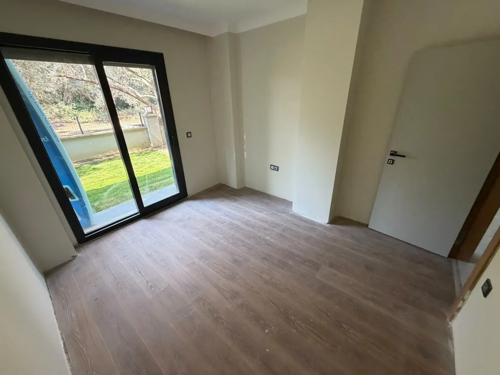 ALTINOLUK SAHİLİNDE  BAHÇE KULLANIMLI DENİZE 200 METRE MESAFEDE MUHTEŞEM DAİRE - Görsel 27
