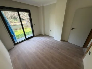 ALTINOLUK SAHİLİNDE  BAHÇE KULLANIMLI DENİZE 200 METRE MESAFEDE MUHTEŞEM DAİRE - Görsel 27