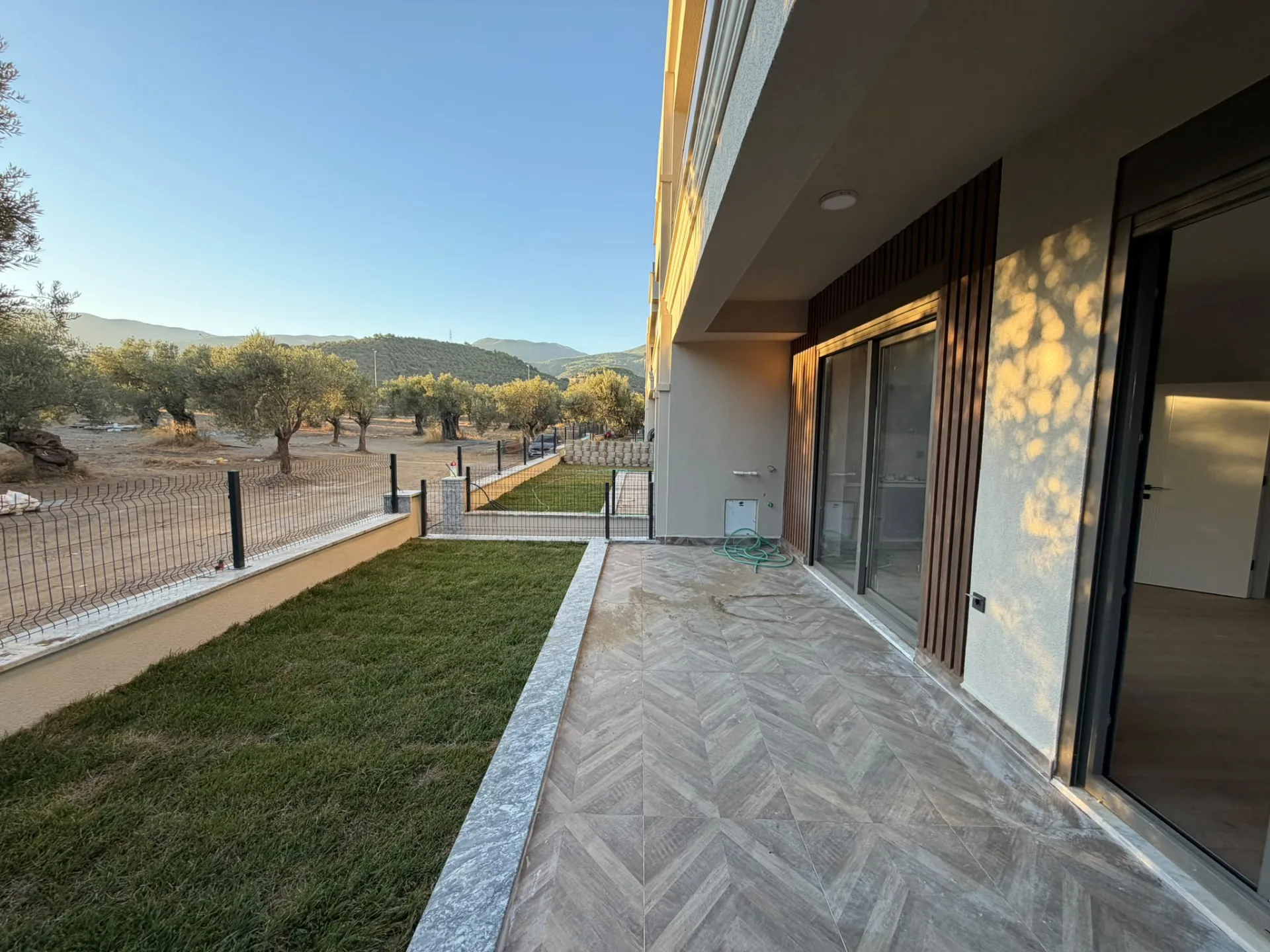 GÜRE SAHİLİNDE MÜSTAKİL TADINDA 2+1 BAHÇE KULLANIMLI SIFIR DAİRE - Görsel 6