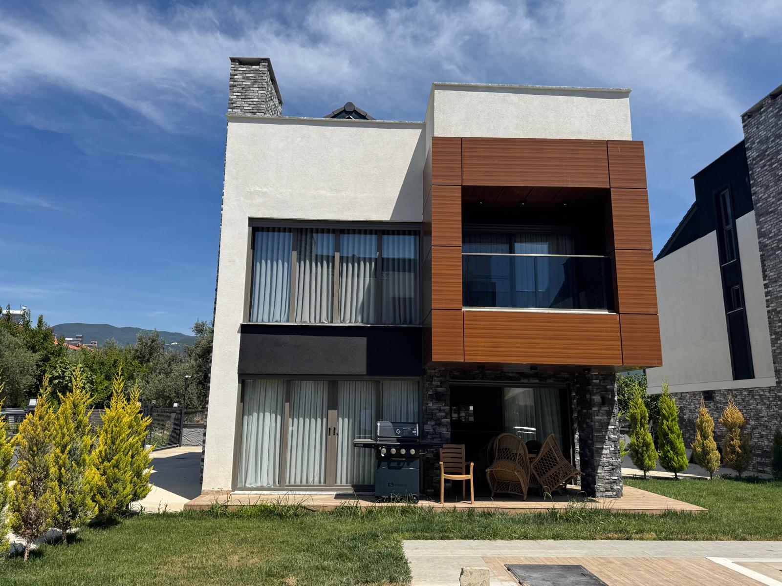 GÜRE SAHİLİNDE FULL EŞYA OPSİYONLU ULTRA LÜX 4+1 HAVUZLU SİTE İÇERİSİNDE TAM BAĞIMSIZ MÜSTAKİL VİLLA