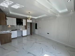 AKÇAYDA SARIKIZDA CADDE ÜSTÜ SIFIR BİNA DENİZE ÇOK YAKIN 2+1 AMERİKAN MUTFAK LÜX DAİRE - Görsel 8