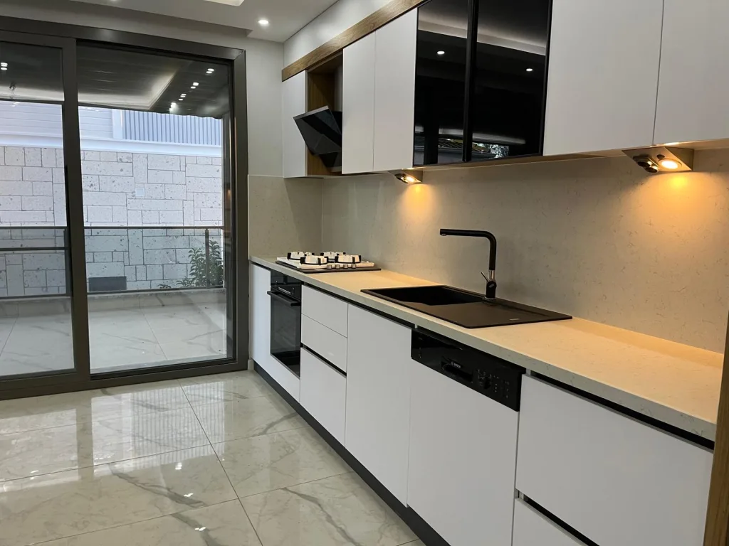 ALTINOLUKTA 4 ODA 1 SALON MUHTEŞEM  DENİZ VE DAĞ MANZARALI TRIPLEX VİLLA - Görsel 11