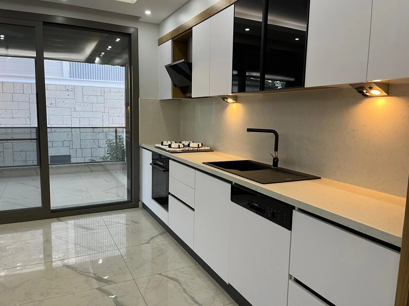 ALTINOLUKTA 4 ODA 1 SALON MUHTEŞEM  DENİZ VE DAĞ MANZARALI TRIPLEX VİLLA - Görsel 11