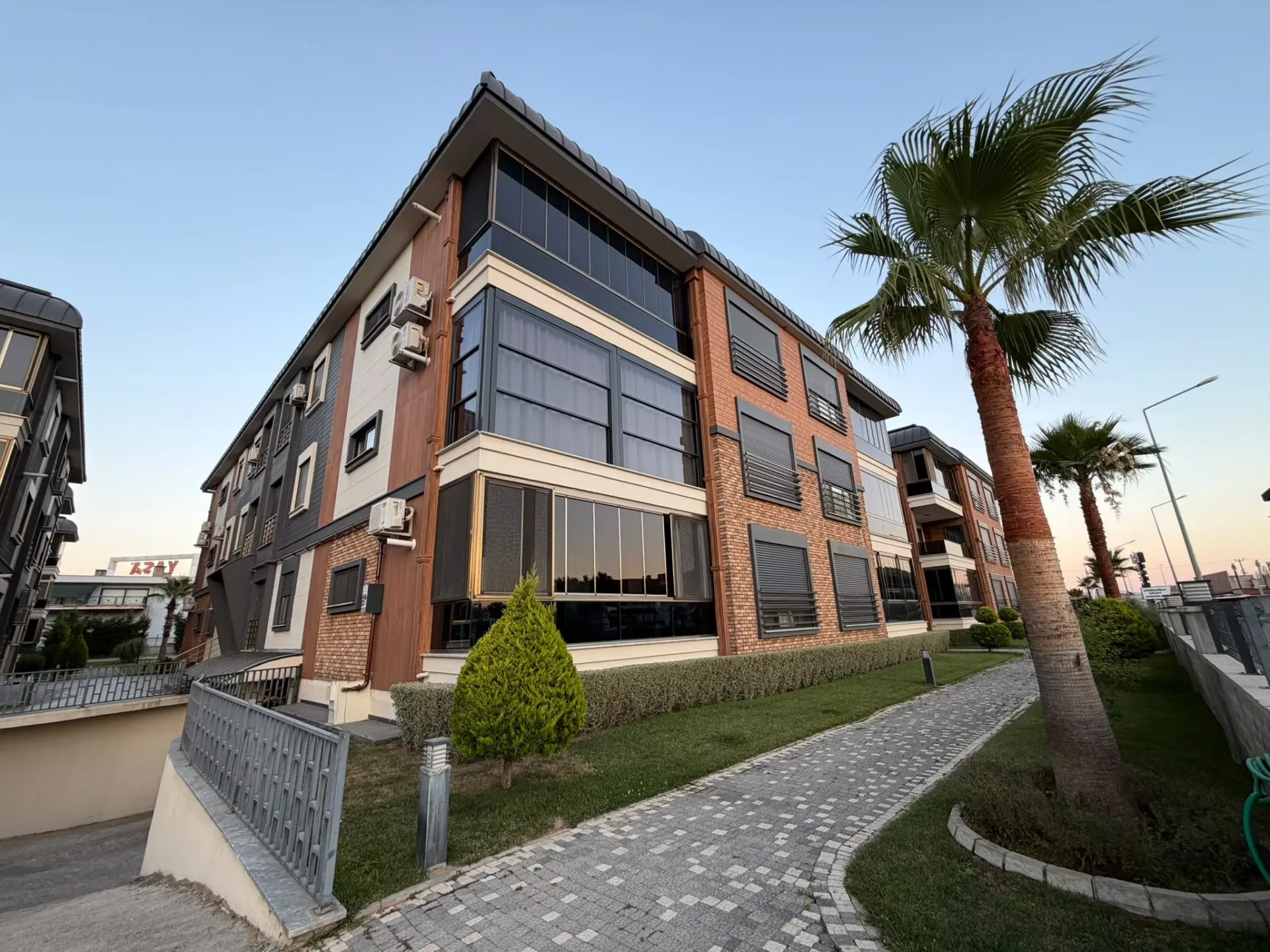 AKÇAYIN EN PRESTİJLİ SİTESİNDE 3+1 AYRI MUTFAK EBEVEYN BANYOLU - KAPALI OTOPARKLI MUHTEŞEM DAİRE - Görsel 28
