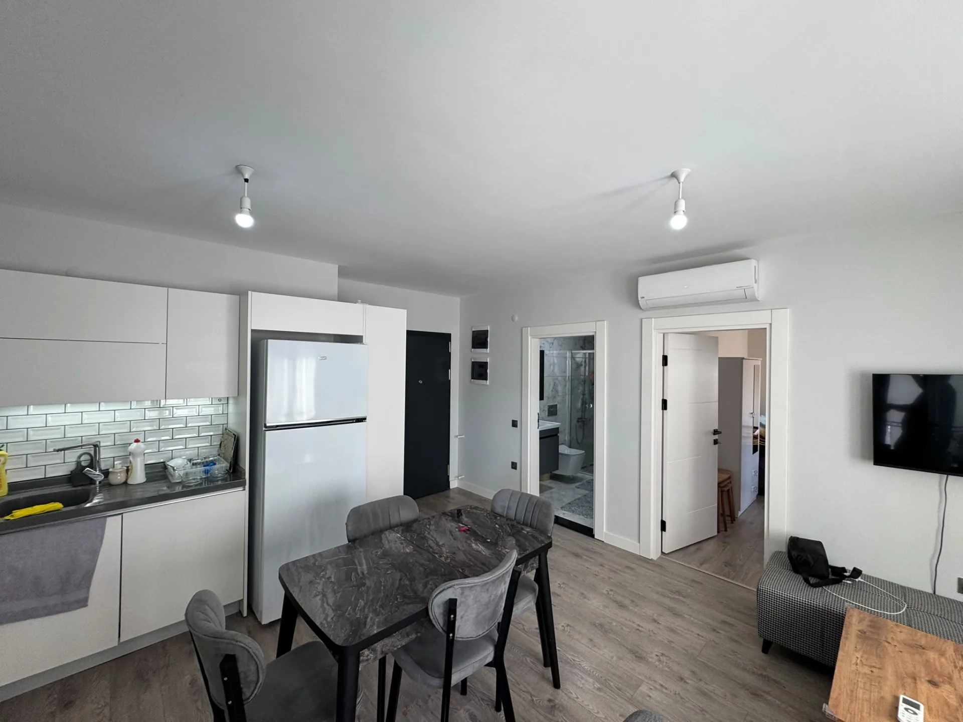 ALTINOLUk YAĞCILARDA DENİZE SIFIR ADRA SİTESİNDE 1+1 FULL EŞYALI SATILIK DAİRE - Görsel 2