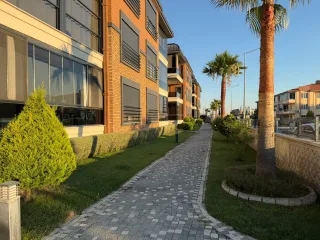 AKÇAYIN EN PRESTİJLİ SİTESİNDE 3+1 AYRI MUTFAK EBEVEYN BANYOLU - KAPALI OTOPARKLI MUHTEŞEM DAİRE - Görsel 3