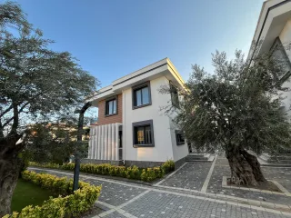GÜRE SAHİLİNDE ULTRA LÜX SİTE İÇERİSİNDE 3+1 AYRI MUTFAK VİLLA - Görsel 33