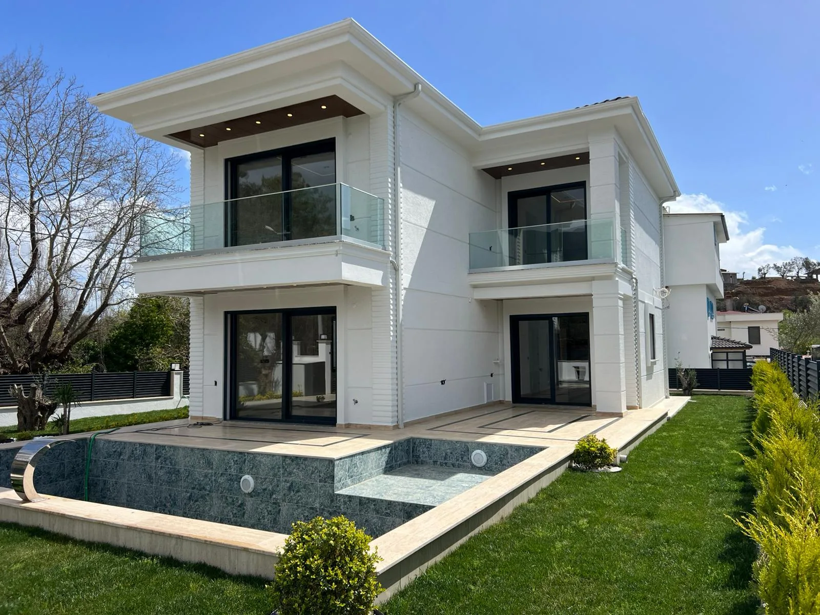 GÜRE RAMADA OTEL BÖLGESİNDE TAM BAĞIMSIZ MÜSTAKİL ULTRA LÜX VİLLA