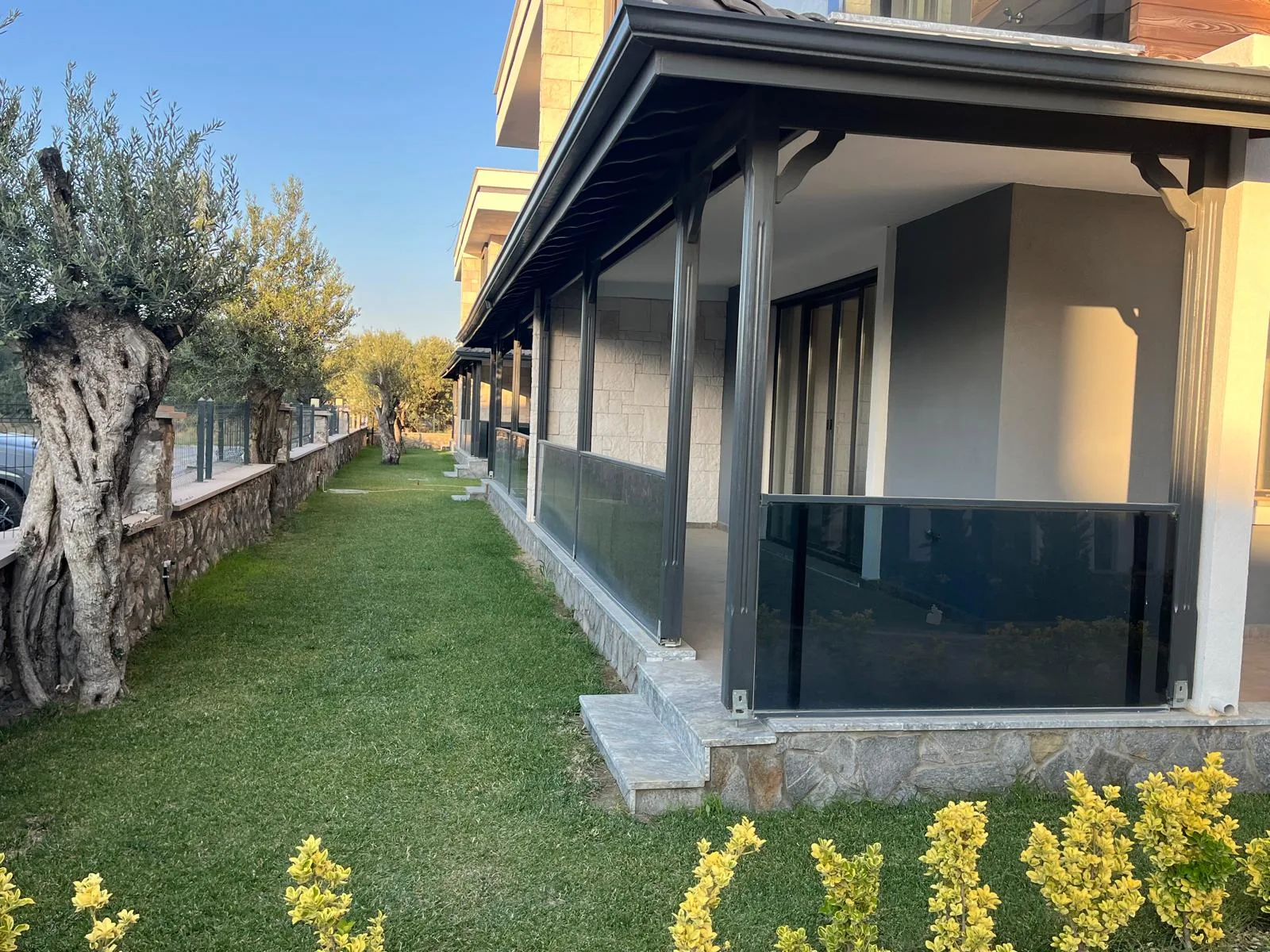 GÜRE SAHİLİNDE ULTRA LÜX SİTE İÇERİSİNDE 3+1 AYRI MUTFAK VİLLA - Görsel 6