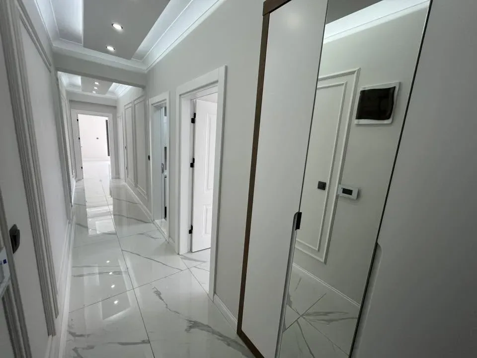 AKÇAYDA SARIKIZDA CADDE ÜSTÜ SIFIR BİNA DENİZE ÇOK YAKIN 2+1 AMERİKAN MUTFAK LÜX DAİRE - Görsel 4