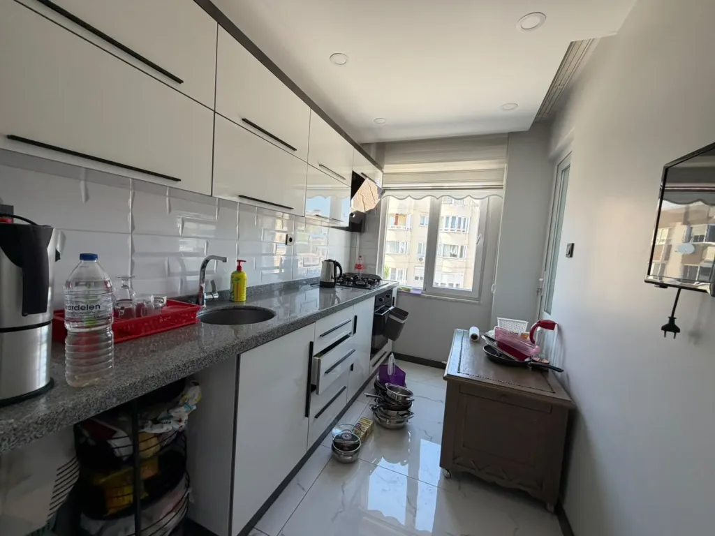 AKÇAY MERKEZDE 2+1 AYRI MUTFAK FULL EŞYA OPSİYONLU GENİŞ BALKONLU İÇİ FULL YAPILI DAİRE - Görsel 12