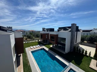 GÜRE SAHİLİNDE FULL EŞYA OPSİYONLU ULTRA LÜX 4+1 HAVUZLU SİTE İÇERİSİNDE TAM BAĞIMSIZ MÜSTAKİL VİLLA - Görsel 9