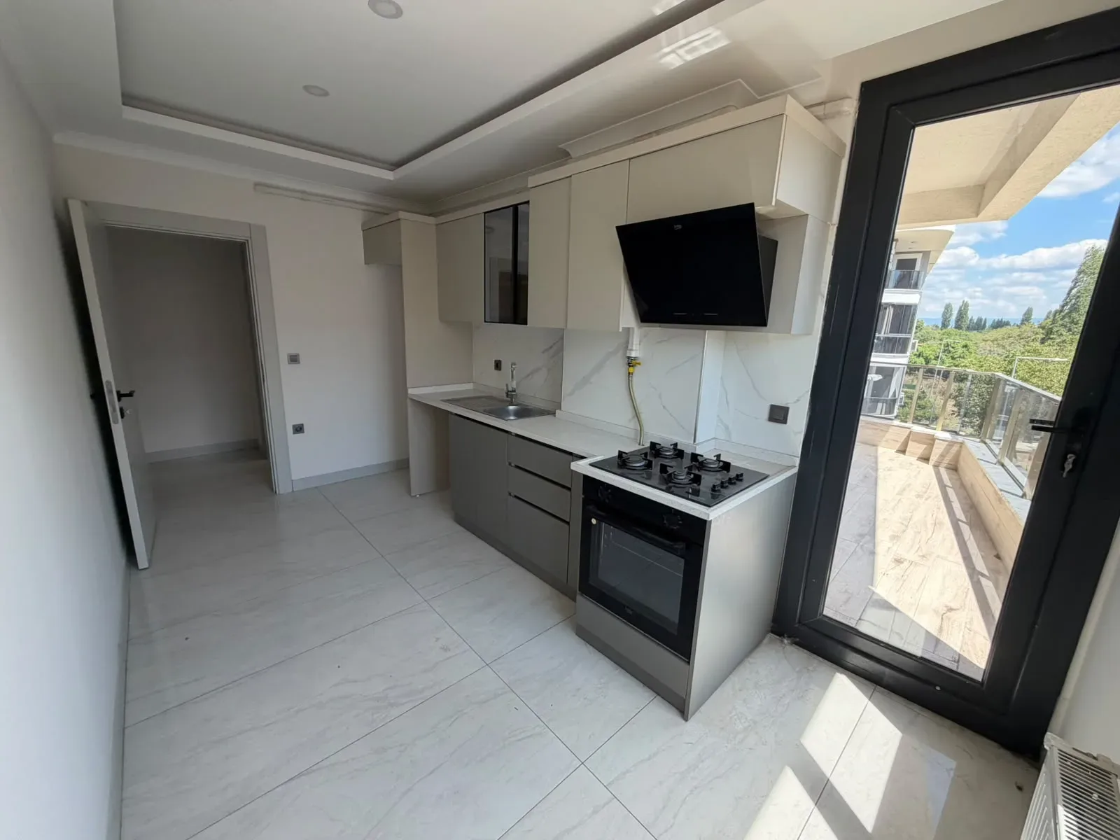 ALTINKUMDA ARA KAT ÖN CEPHE 2+1 AYRI MUTFAK LÜX DAİRE - Görsel 10
