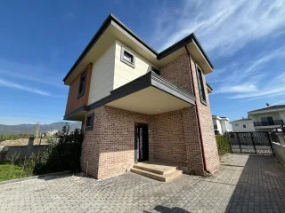 HAMİDİYE MAHALLESİNDE 3+1 TAM MÜSTAKİL KULLANIŞLI VİLLA - Görsel 1