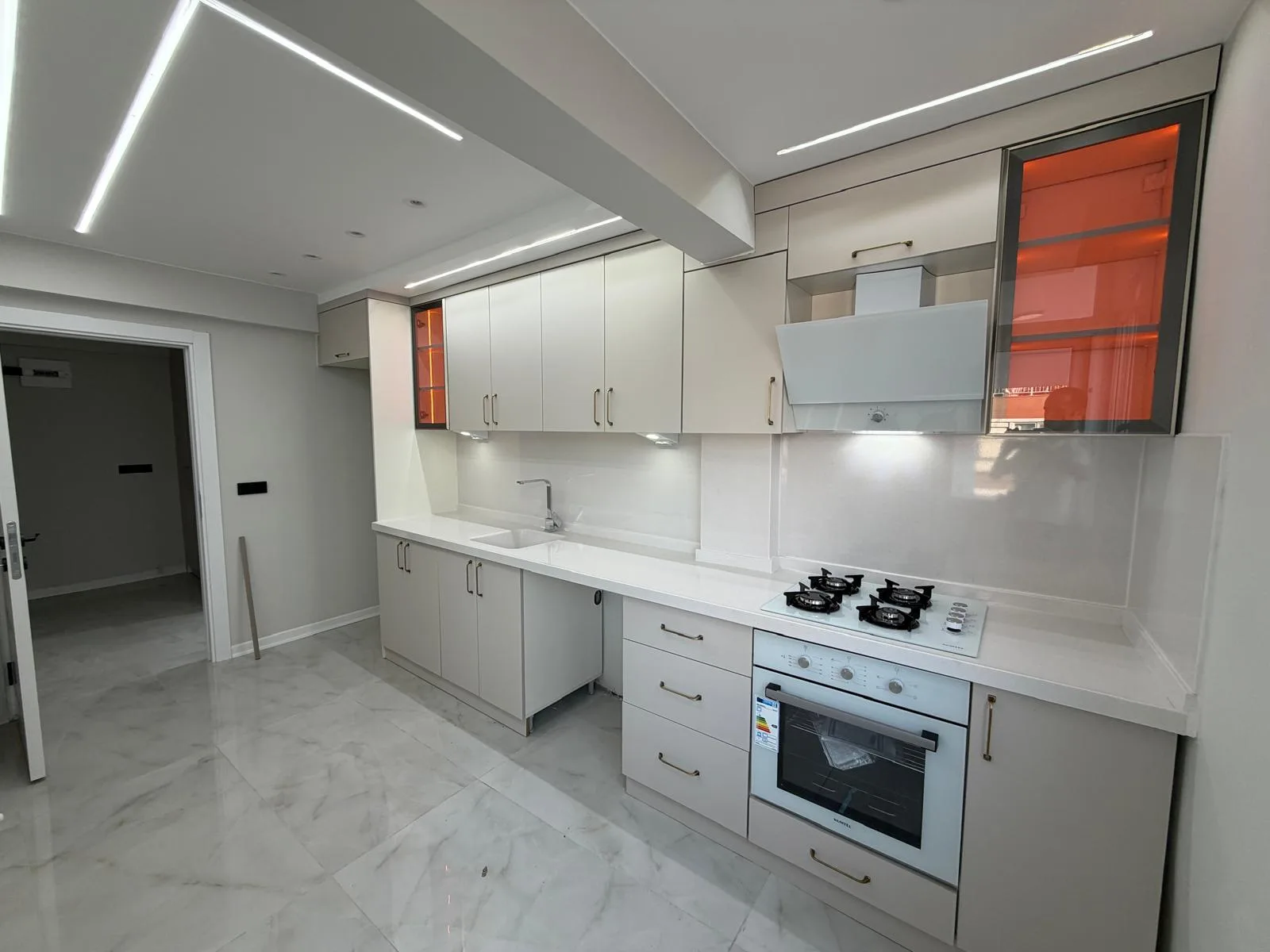 AKÇAYDA MERKEZİ LOKASYON FULL DEKORASYONLU 3+1 ARA KAT DAİRE - Görsel 10