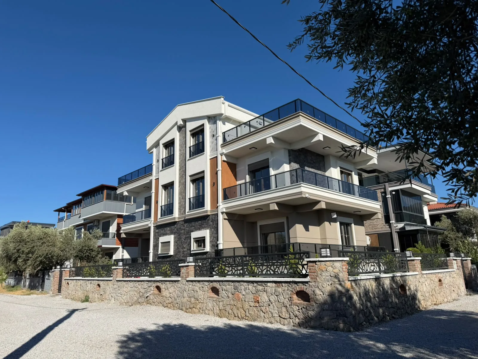 GÜRE SAHİLİNDE 4+1 ULTRA LÜX DENİZE YÜRÜME MESAFESİNDE TRİPLEX VİLLA - Görsel 27