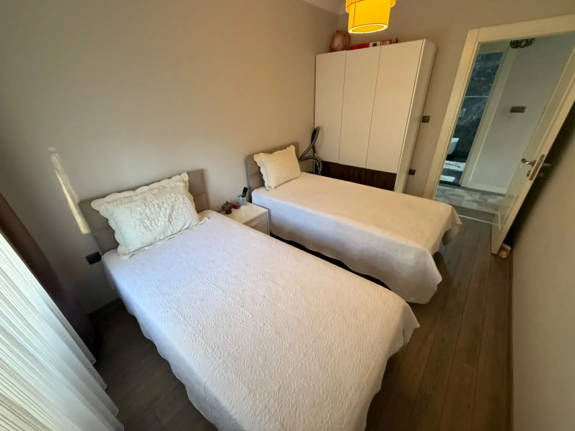 AKÇAYIN EN PRESTİJLİ SİTESİNDE 3+1 AYRI MUTFAK EBEVEYN BANYOLU - KAPALI OTOPARKLI MUHTEŞEM DAİRE - Görsel 23