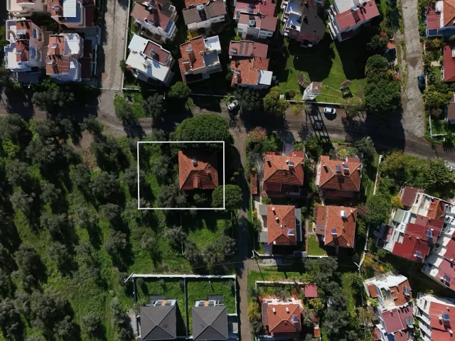 GÜRE HAVACILAR MEVKİ ÇOK GENİŞ DENİZE 100 METRE VİLLA
