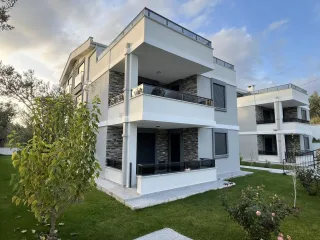 NARLIDA 4+1 ÇOK KULLANIŞLI DENİZE 450 METRE MESAFEDE VİLLA - Görsel 1