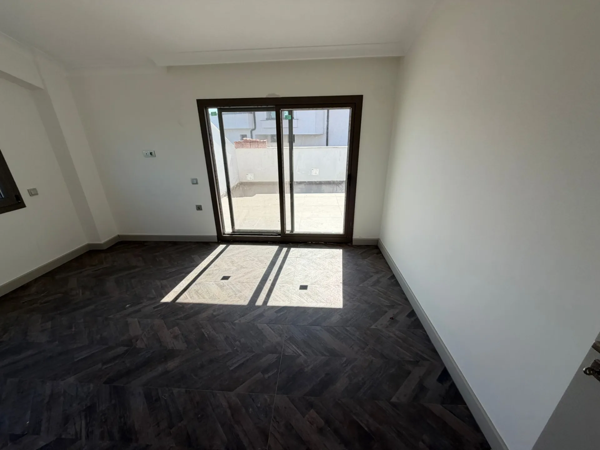 GÜRE İSKELE MAHALLESİNDE TEK KATLI 4+1 TAM MÜSTAKİL ULTRA LÜX VİLLA - Görsel 23