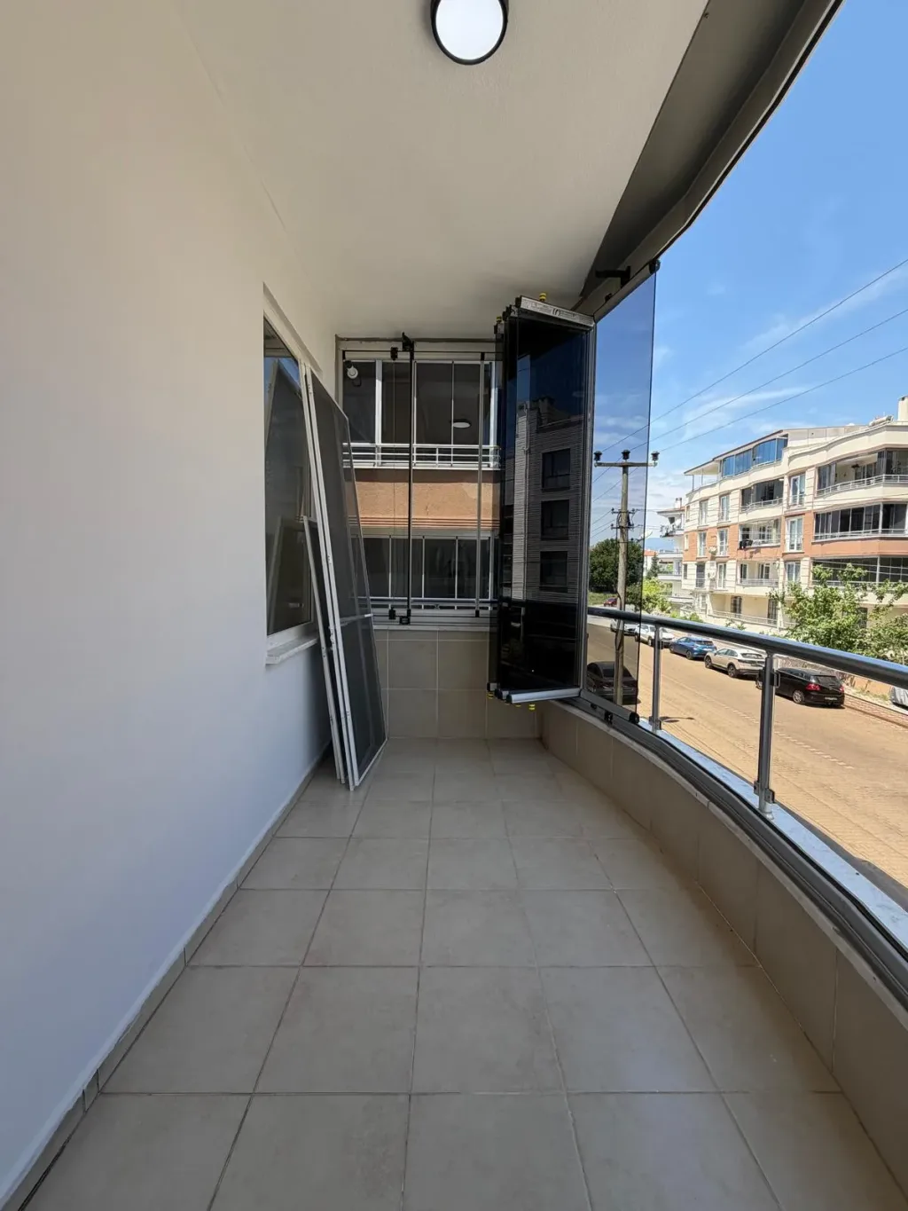 ALTINKUMDA CADDE ÜZERİNDE GÖZ DOLDURAN 2+1 DAİRE - Görsel 5