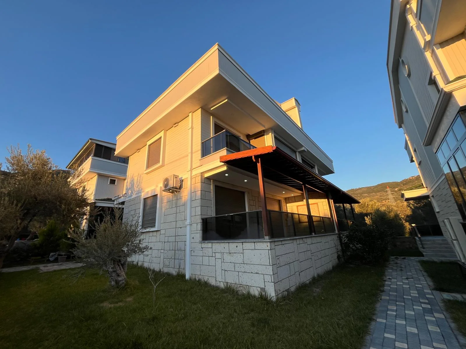 ALTINOLUKTA 4 ODA 1 SALON MUHTEŞEM  DENİZ VE DAĞ MANZARALI TRIPLEX VİLLA