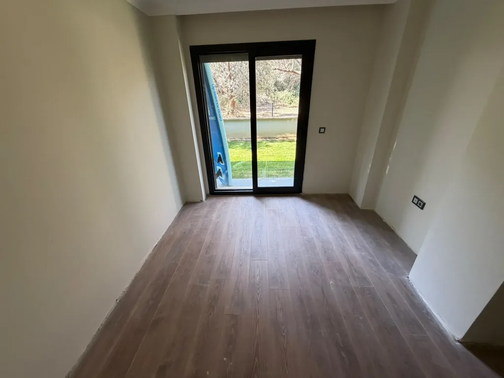 ALTINOLUK SAHİLİNDE  BAHÇE KULLANIMLI DENİZE 200 METRE MESAFEDE MUHTEŞEM DAİRE - Görsel 15