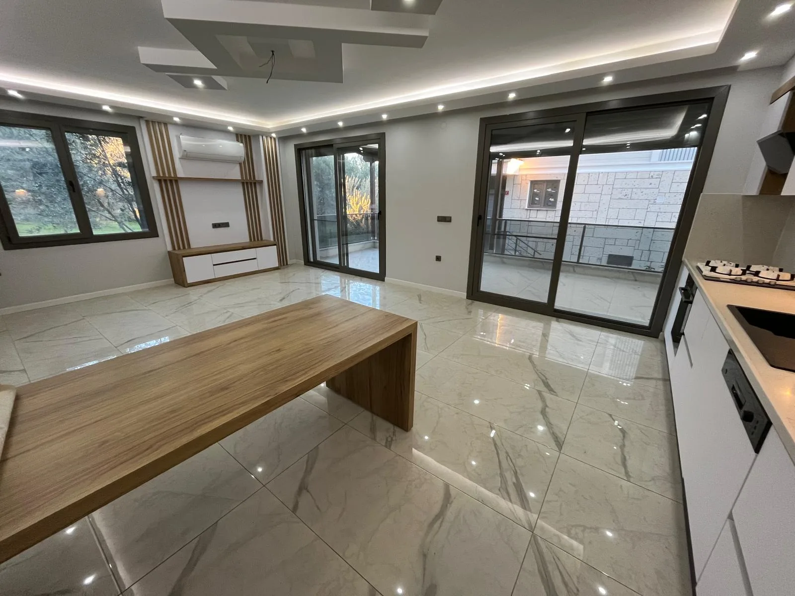 ALTINOLUKTA 4 ODA 1 SALON MUHTEŞEM  DENİZ VE DAĞ MANZARALI TRIPLEX VİLLA - Görsel 10