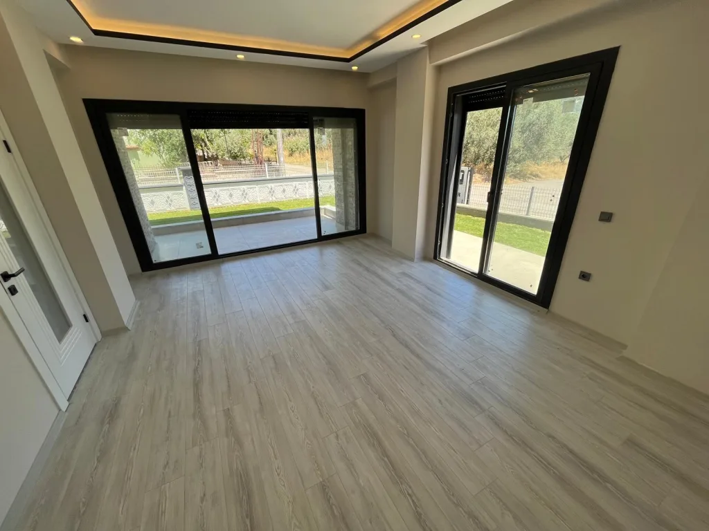 ALTINOLUK MERKEZDE FULL DENİZ MANZARALI 3+1 AYRI MUTFAK TRIPLEX GENİŞ BAHÇELİ VİLLA - Görsel 6