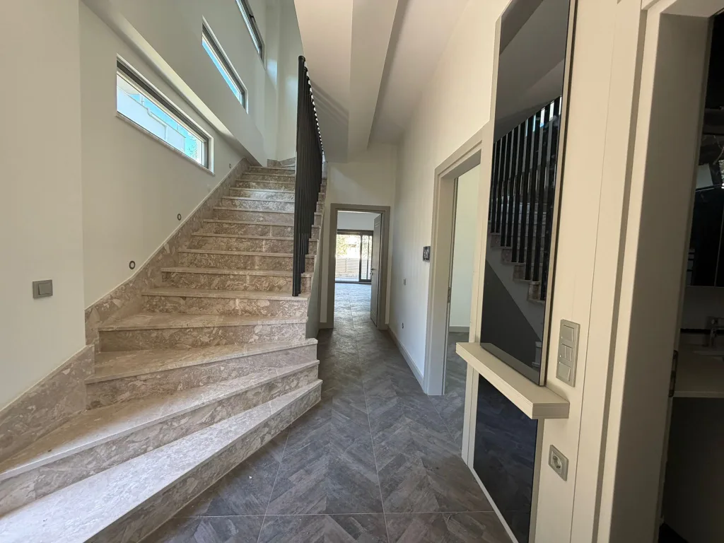 GÜRE İSKELE MAHALLESİNDE TEK KATLI 4+1 TAM MÜSTAKİL ULTRA LÜX VİLLA - Görsel 19