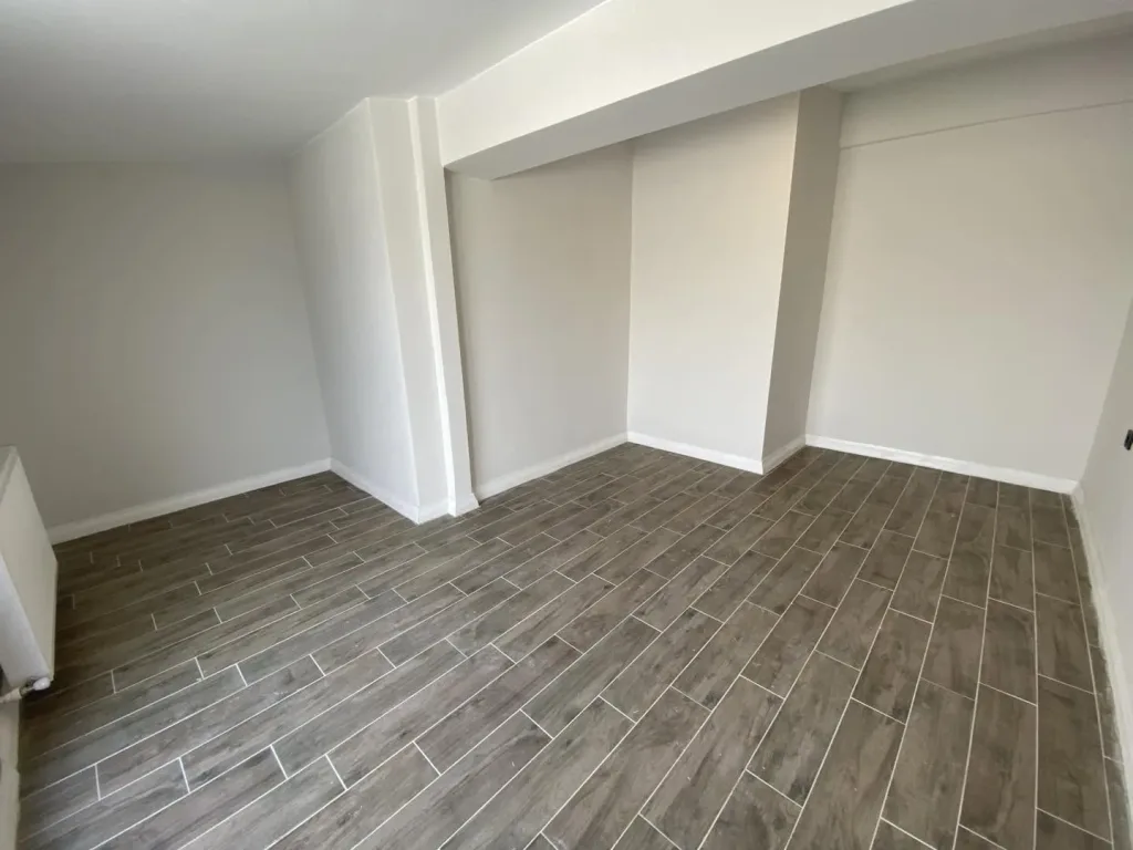 AKÇAY ÇAMLIYOL CADDESİNDE DENİZ VE DAĞ MANZARALI KAT DUBLEKSİ - Görsel 13