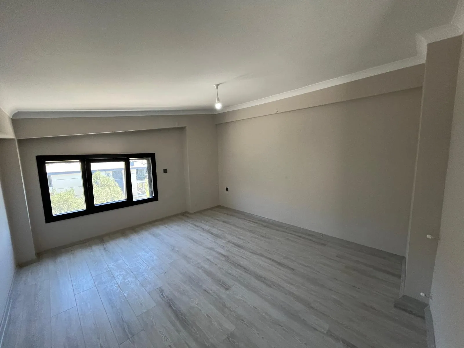 ALTINOLUK MERKEZDE FULL DENİZ MANZARALI 3+1 AYRI MUTFAK TRIPLEX GENİŞ BAHÇELİ VİLLA - Görsel 26
