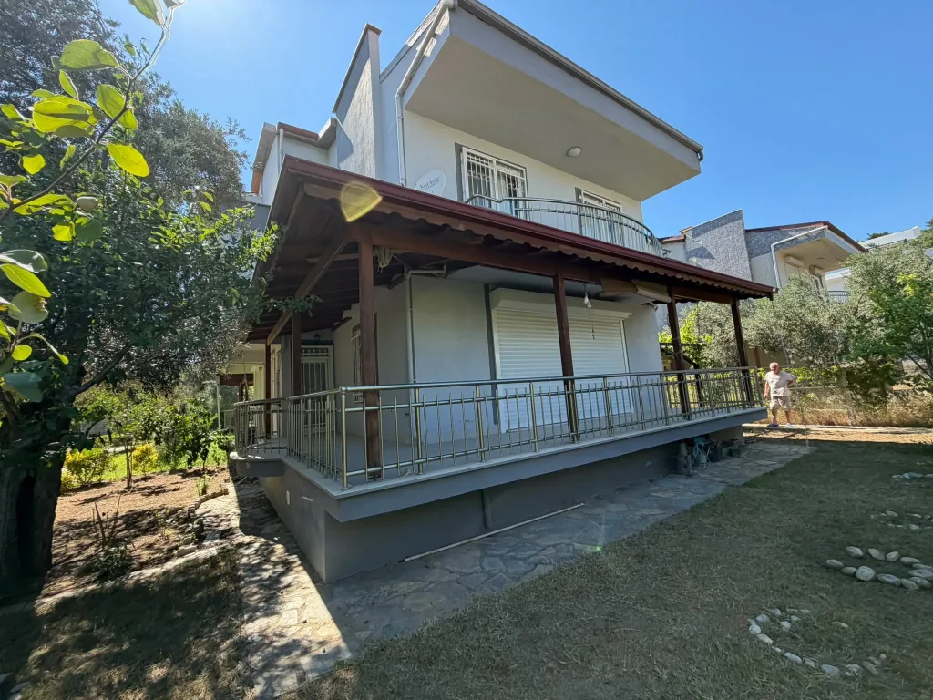 Akçay Yeni Mahalle Karşısında 3+1 Çok Geniş Bahçeli Müstakil Girişli Villa - Görsel 2