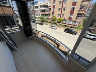 ALTINKUMDA CADDE ÜZERİNDE GÖZ DOLDURAN 2+1 DAİRE - Görsel 2