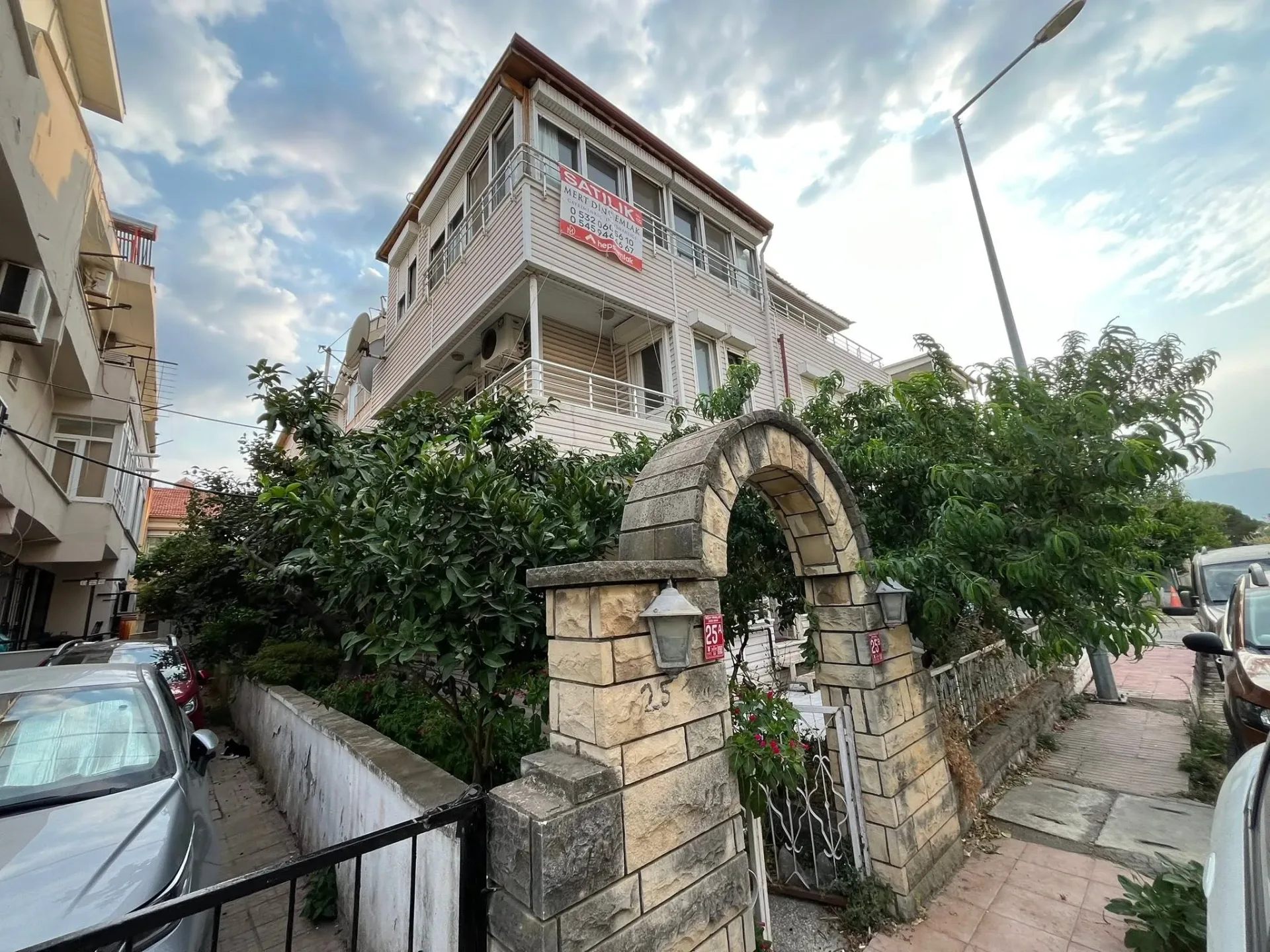 AKÇAY ASKERİ KAMP SAHİLİNDE DENİZE 50 METRE  FULL EŞYALI 4 ODA 2 SALON HARİKA KAT DUBLEXİ - Görsel 2